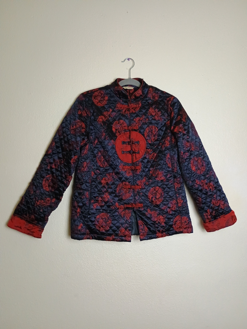 En Vogue Vintage Silk Size S Quilted Mandarin Collar Jacket in Navy and Red